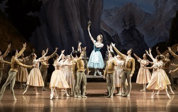 Poruszająca opowieść w baśniowej oprawie była pomysłem Theophila Gautiera, zainspirowanego legendą H