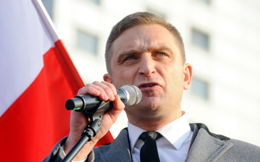 Robert Bąkiewicz, prezes Stowarzyszenia Marsz Niepodległości podczas Marszu Niepodległości w Warszaw