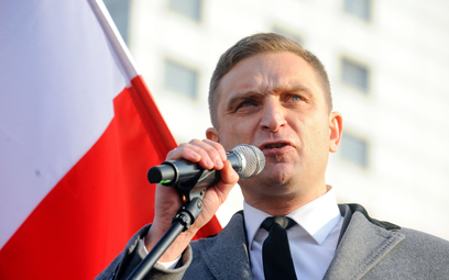 Robert Bąkiewicz, prezes Stowarzyszenia Marsz Niepodległości podczas Marszu Niepodległości w Warszaw