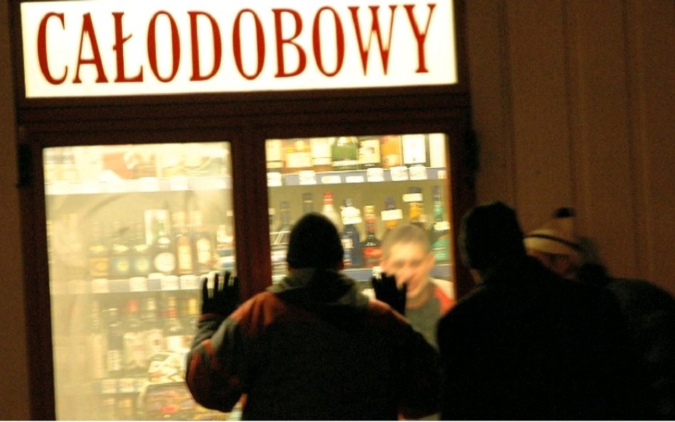 Całodobowe sklepy z alkoholem mogą zniknąć z miast