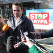 Rafał Trzaskowski wypomniał Patrykowi Jakiemu ciepłe słowa o ruchach antyszczepionkowych