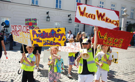 Obchody Dnia Dziecka w 2011 roku, przed Pałacem Prezydenckim.