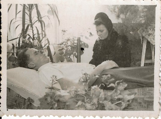 Pogrzeb Jana Skwarka, ps. Szary, dowódcy oddziału NSZ. Skwark zginął 23 grudnia 1943 r. w zasadzce z