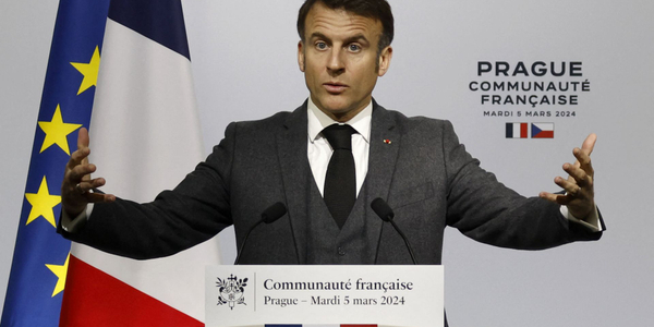 Emmanuel Macron w Pradze: Zbliża się moment, gdy wypada nie być tchórzem