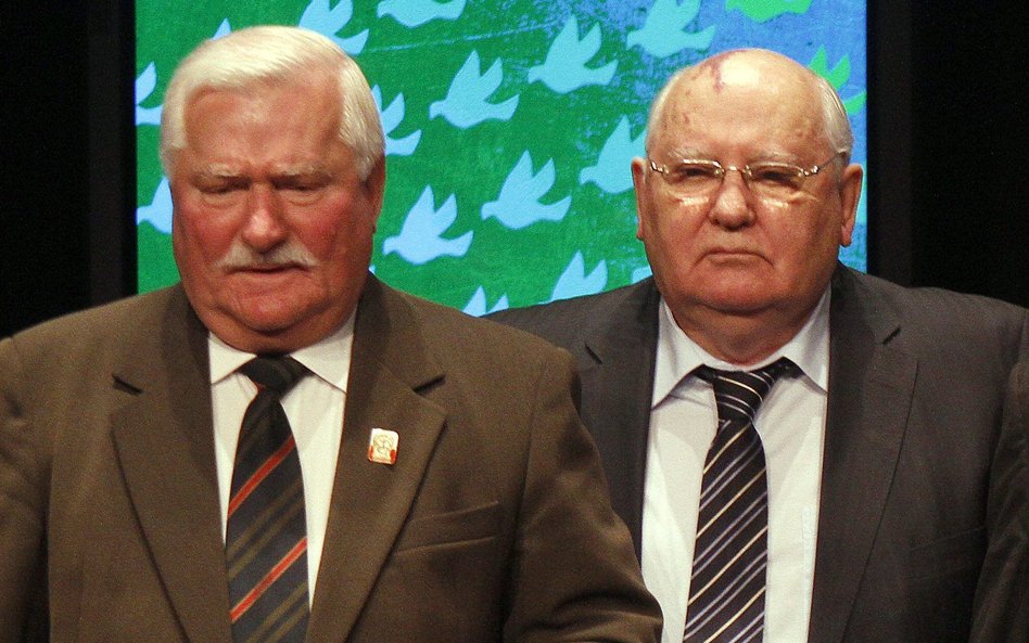 Lech Wałęsa i Michaił Gorbaczow na 12. Światowym Szczycie Laureatów Pokojowej Nagrody Nobla na Uniwe