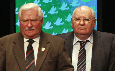 Lech Wałęsa i Michaił Gorbaczow na 12. Światowym Szczycie Laureatów Pokojowej Nagrody Nobla na Uniwe