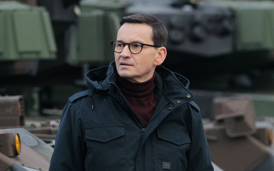 Premier Mateusz Morawiecki podczas przekazania czołgów K2 żołnierzom Wojska Polskiego, 9 grudnia w b