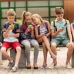 Boty weszły już do szkół – pokazują badania NASK. Z generatywnych narzędzi korzysta co czwarty naucz