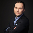 Firma związana z założycielem XTB Jakubem Zabłockim sprzedała część akcji. To spowodowało ich spadek