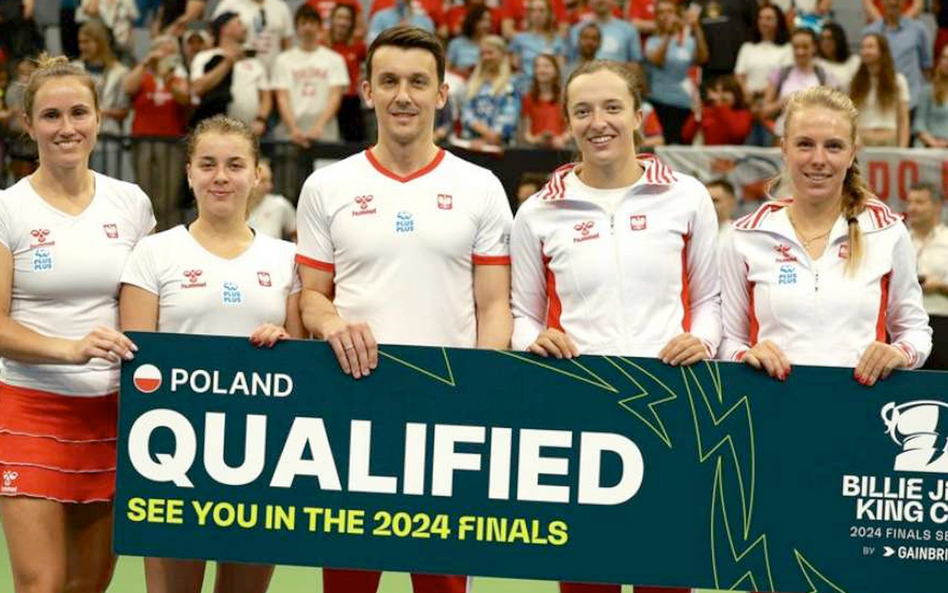 Reprezentacja Polski. Od lewej: Katarzyna Kawa, Maja Chwalińska, kapitan Dawid Celt, Iga Świątek i M