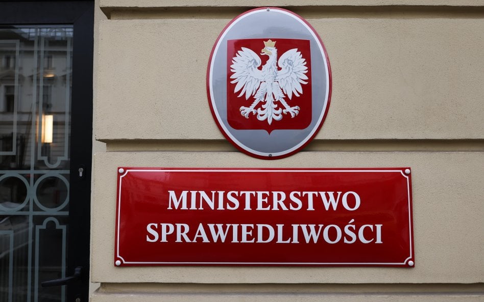 "Krajowa Rada Sądownictwa w obecnym kształcie, ukształtowana ustawą z 8 grudnia 2017 r., nie może zo