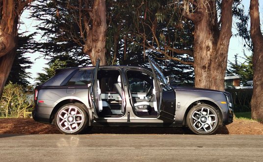 Dla ułatwienia zajmowania miejsca na kanapie tylne drzwi otwierają się w kierunku przeciwnym do jazd