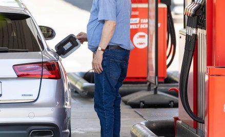 Tanie paliwo przyciąga Niemców. Polskie stacje przeżywają oblężenie