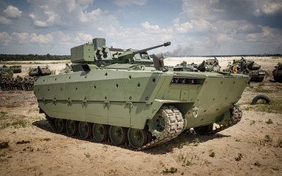 Bojowy wóz piechoty Borsuk, uważany za osiągnięcie technologiczne państwowej (HSW) i prywatnej (Grup