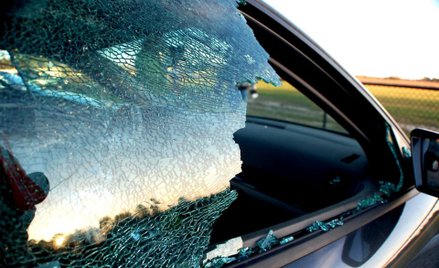 Poznań: Kilkanaście uszkodzonych aut