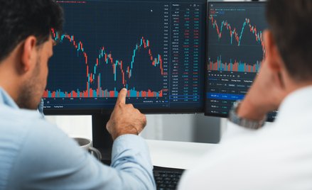 Zagranica coraz aktywniej gra na spadki notowań polskich firm. Dlaczego?