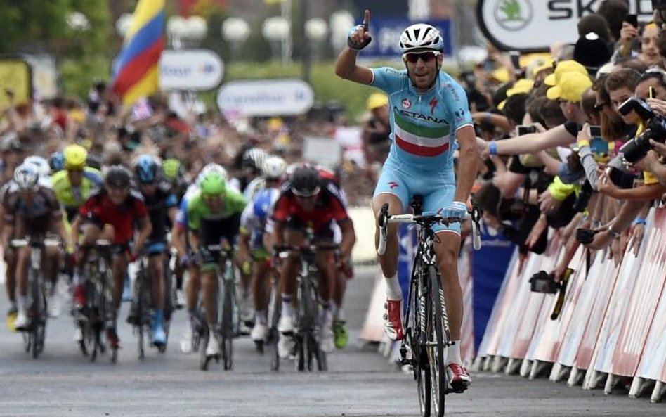 Nibali z żółtą koszulką