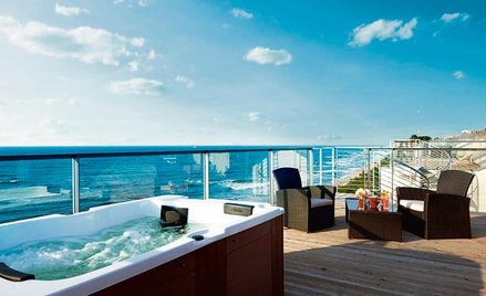 Bąbelkowa kąpiel z widokiem na Bałtyk – apartament w Boulevard w Ustroniu Morskim