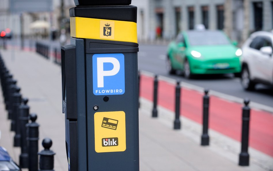 W dużą część świątecznych dni w centrum Warszawy można będzie parkować za darmo