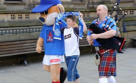 Kibice Glasgow Rangers na ulicach Manchesteru