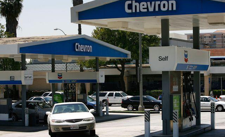 Stacja Chevrona w Kalifornii, USA