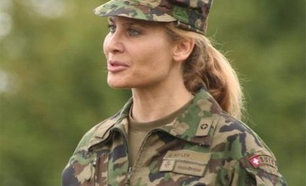 Służba wojskowa kobiet jest na razie dobrowolna. Ta Szwajcarka odbywa ja w oddziałach medycznych