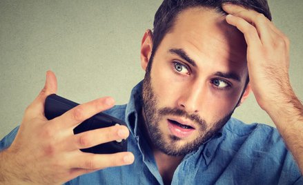 Walka z łysieniem: jaką cenę płacą za nią mężczyźni