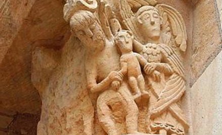 Dobro i zło walczące o duszę na portalu w Saint Benoit