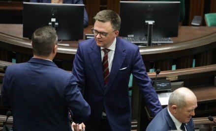 Szymon Hołownia na sali plenarnej Sejmu