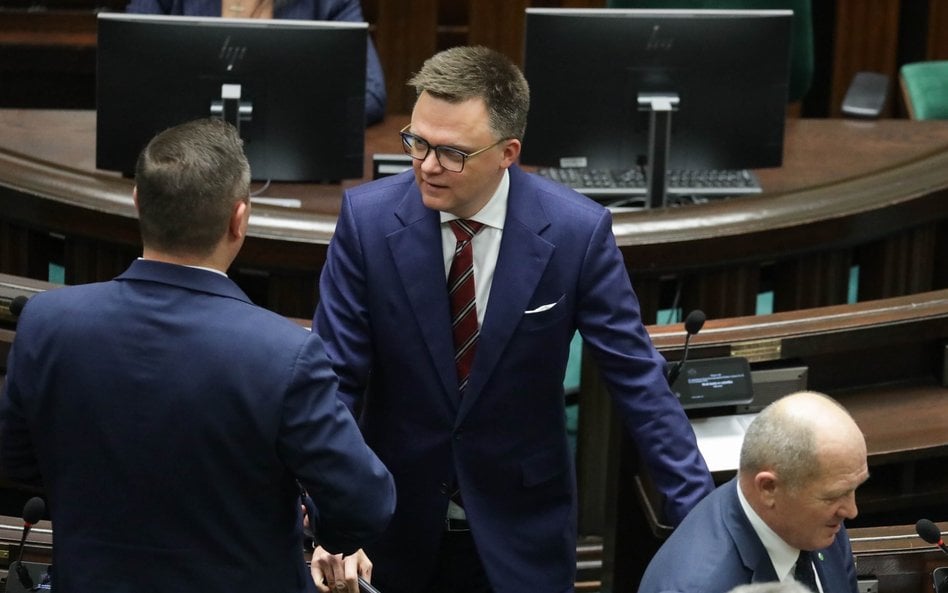 Szymon Hołownia na sali plenarnej Sejmu