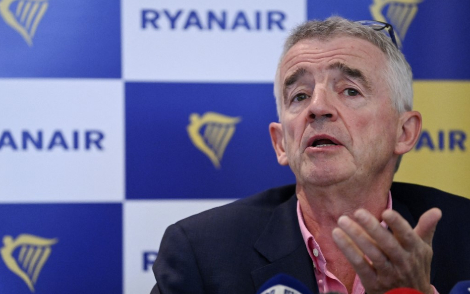 Michael O'leary ogłolsił decyzję przewoźnika na konferencji w Brukseli