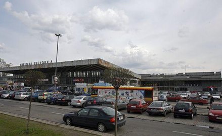 W mieście kierowca nie może pracować dłużej niż dziesięć godzin