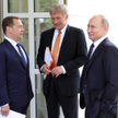 Dmitrij Miedwiediew, rzecznik Kremla Dmitrij Pieskow i Władimir Putin
