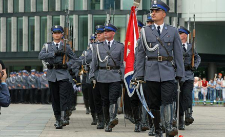 Rzad nie zmienia stanowiska: emerytura mundurowa dla 55 latka