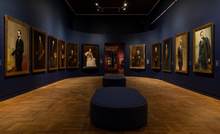 Galeria Autoportretów na wystawie w MNW