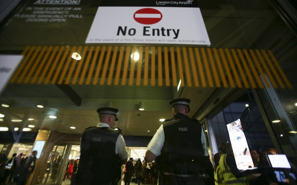 Alarm chemiczny na londyńskim lotnisku City Airport