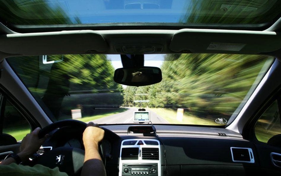 Czy detektyw łamie prawo śledząc GPS niewierną żonę klienta?