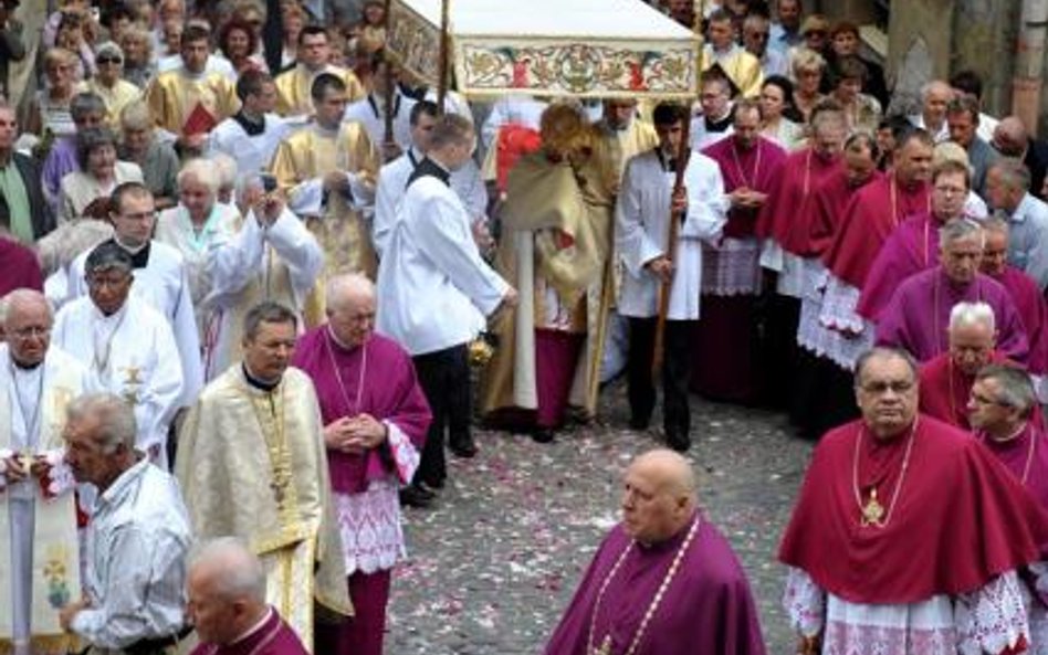 Procesje ku czci Najświętszego Sakramentu