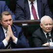 Prezes PiS Jarosław Kaczyński (P) i wiceprezes PiS Przemysław Czarnek (L) na sali plenarnej Sejmu