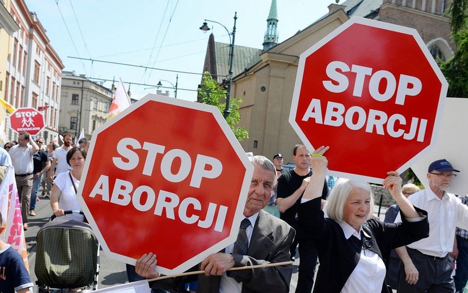 Dyskusja w Sejmie o aborcji w czasie miesięcznicy