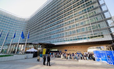 Producenci aut spierają się z użytkownikami o elektryfikację flot