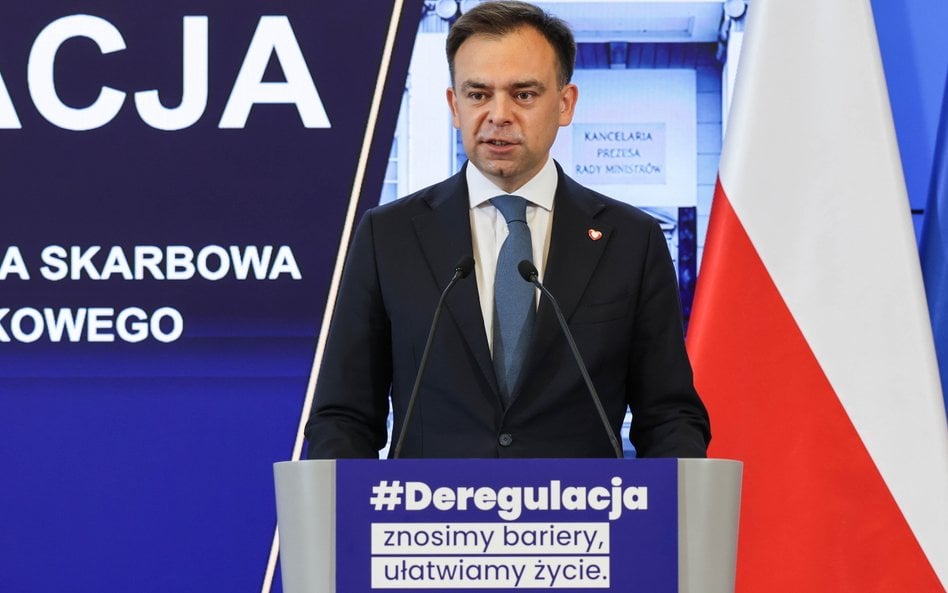 Minister finansów i gospodarki Andrzej Domański podczas konferencji prasowej "DEREGULACJA 2.0: przyj