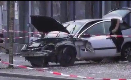 Niemcy: Samochód wjechał w przystanek. Są ranni