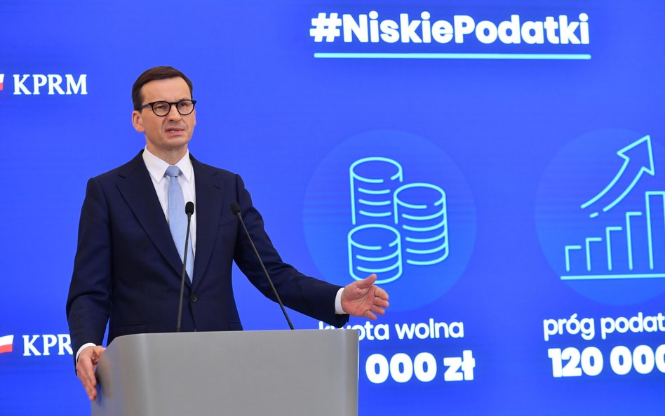 Premier Mateusz Morawiecki podczas konferencji prasowej w KPRM w Warszawie