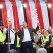 Lider Ruchu Obrony Granic Robert Bąkiewicz (C) na manifestacji zwolenników Prawa i Sprawiedliwości n