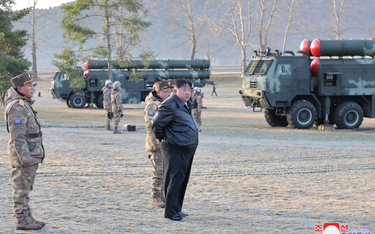 Kim Dzong Un nadzorował ćwiczenia północnokoreańskiej artylerii i wojsk rakietowych