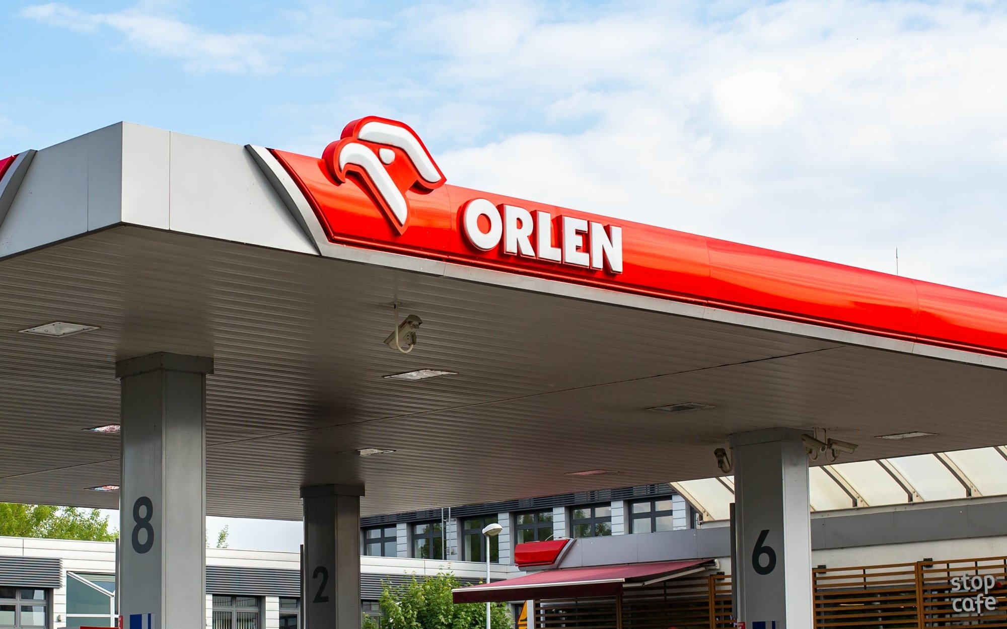 Giełdowi inwestorzy liczą na duże zyski Orlenu i znów kupują jego akcje