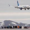 Samolot United Airlines przygotowuje się do lądowania na lotnisku w Nuuk