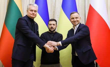 Prezydenci: Polski Andrzej Duda (z prawej), Ukrainy Wołodymyr Zełenski (w środku) oraz Litwy Gitanas