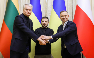 Prezydenci: Polski Andrzej Duda (z prawej), Ukrainy Wołodymyr Zełenski (w środku) oraz Litwy Gitanas